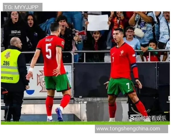 足球场上的激情之星那些让人热血沸腾的足球明星们